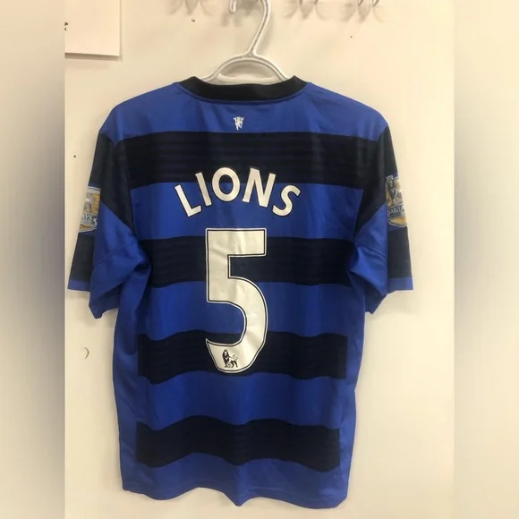 MANCHESTER UNITED NIKE SOCCER JERSEY 2010-2011 set with shorts size small - Picture 3 of 8